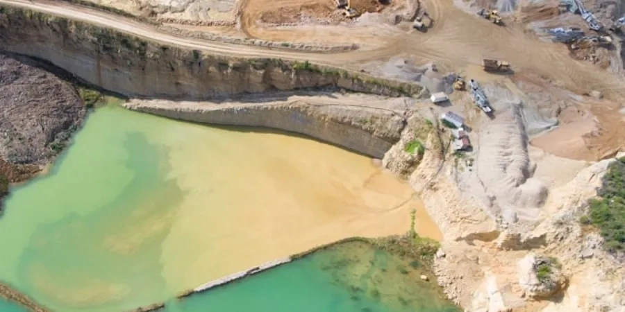 Fouille d'essai (Puits d'exploration) à Clermont-Ferrand : reconnaître le sous-sol volcanique